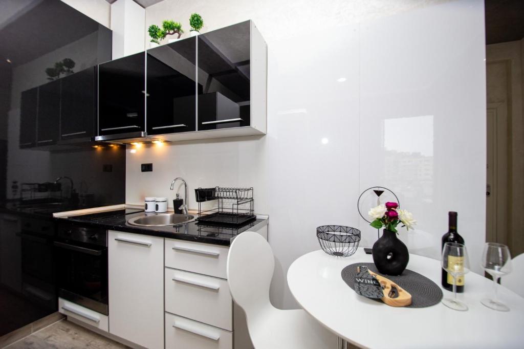 Victoria Studio 73 - 3