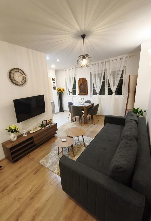 Little Vine House - 2