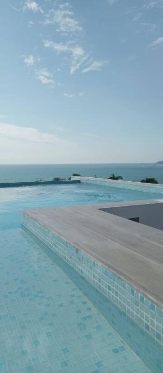 AXEN Luxury Beach Apartment - 3