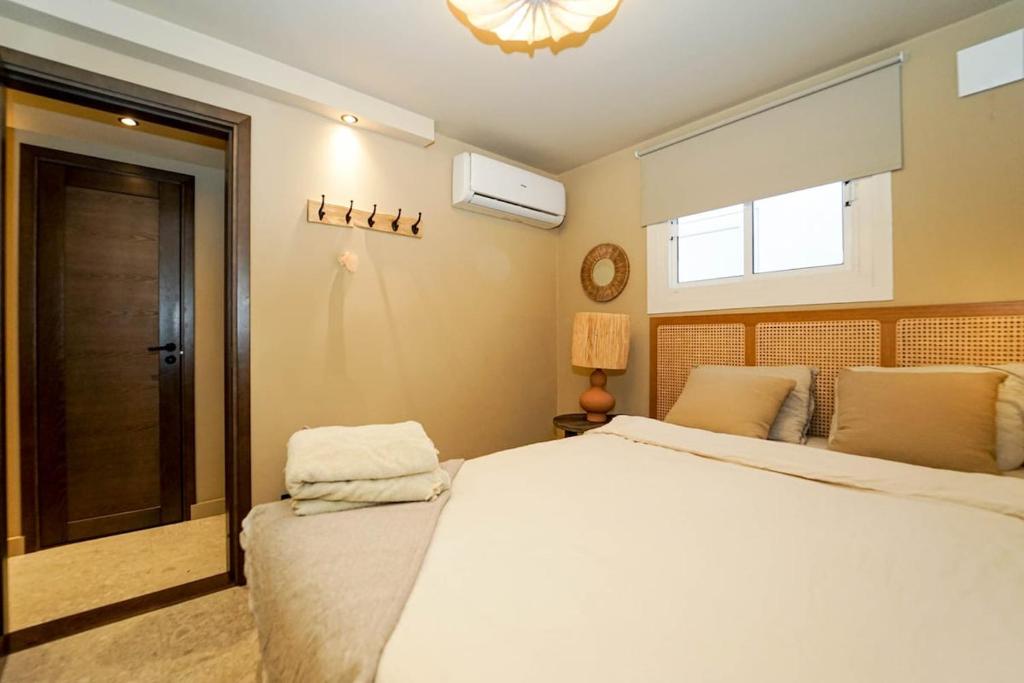 Luxury 4BR Bungalow with Pool, BBQ and AC - 2