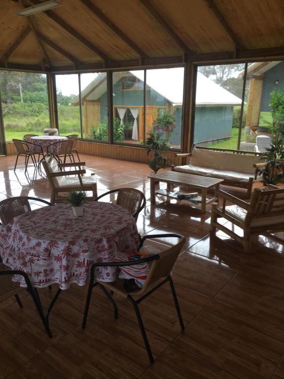 Cabanas Henua Iti photo