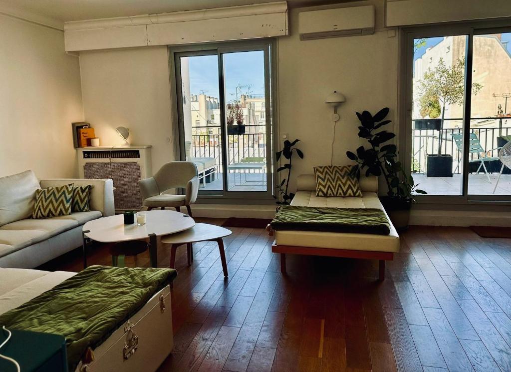 Rare ! 4BR Penthouse with terraces, up to 7p, near Champs-Elysées - 5
