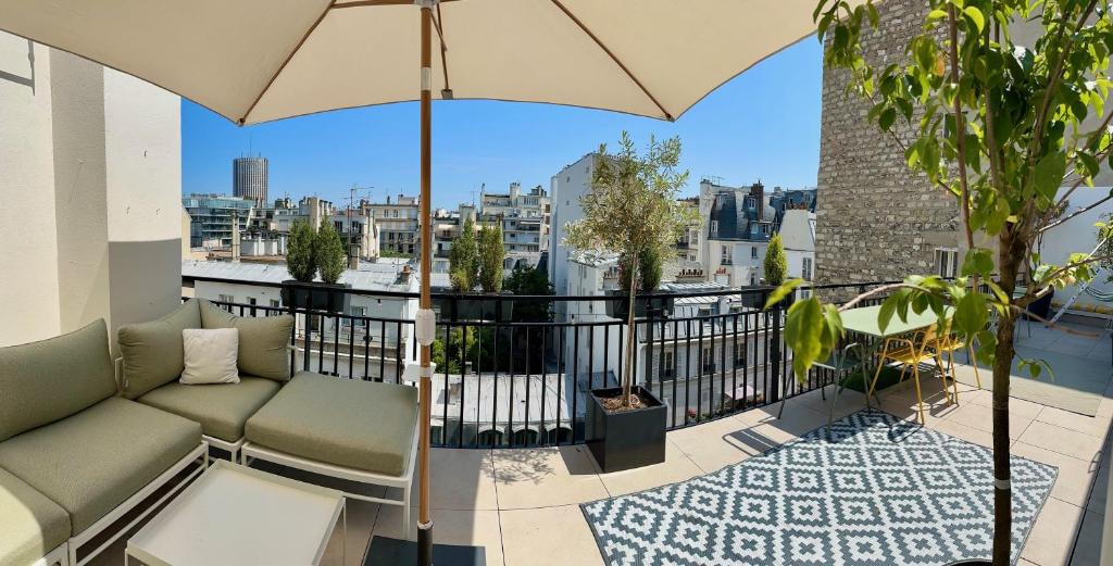 Rare ! 4BR Penthouse with terraces, up to 7p, near Champs-Elysées - 4