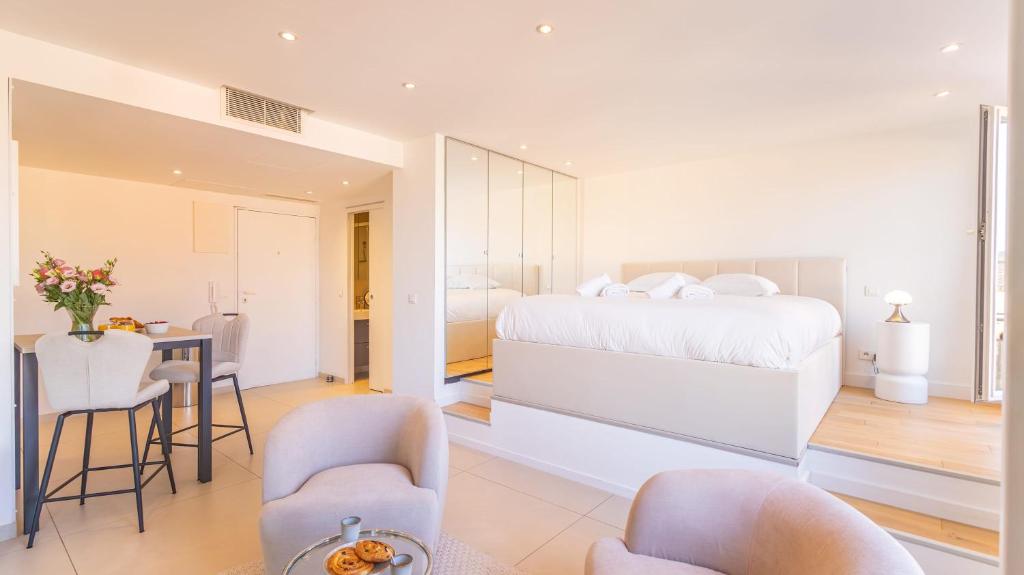 Le Semiramis l Central & Views l Shellter Rentals - 1