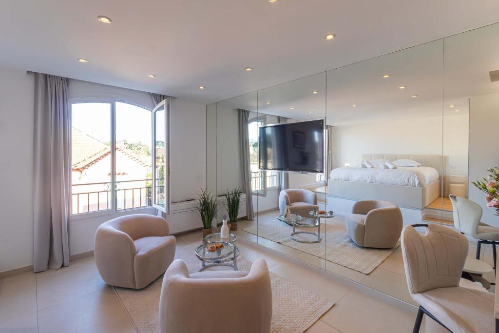 Le Semiramis l Central & Views l Shellter Rentals - 3