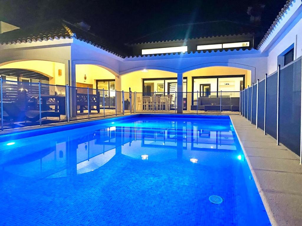 Punta del Este Relax House - 5 BR Private Pool, Parking - 1