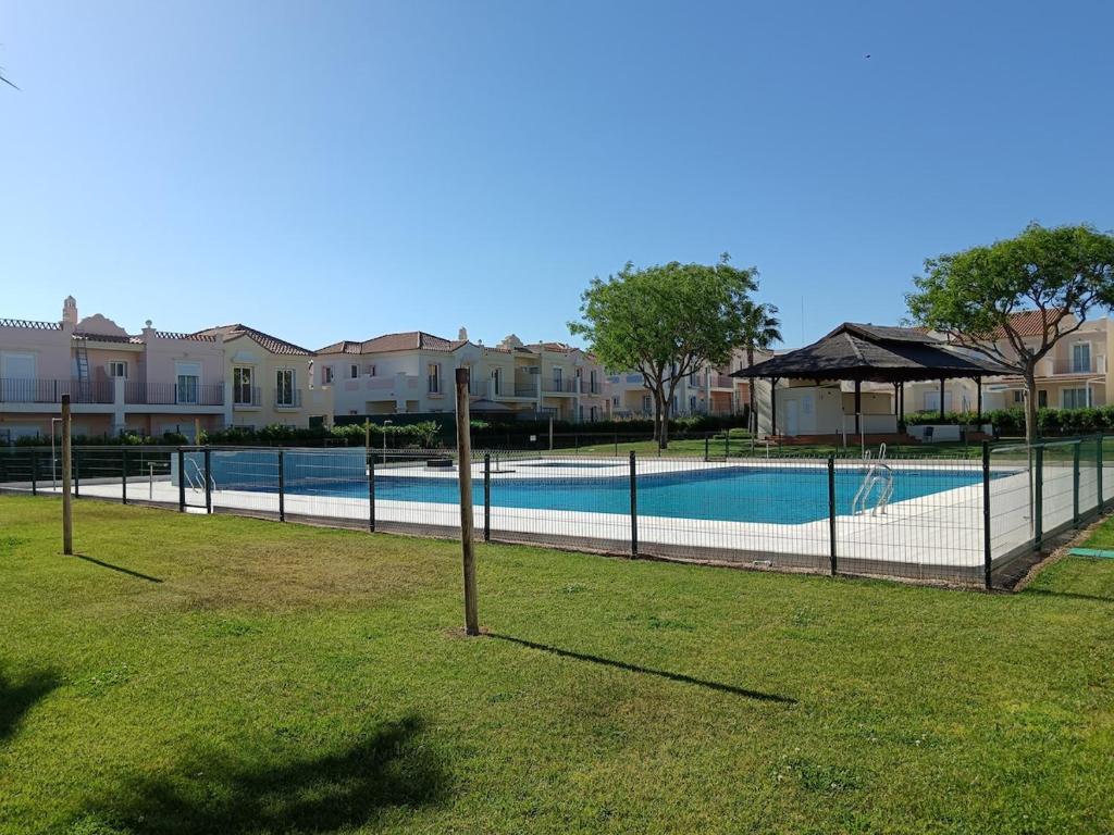 Lovely house with garden and community pool - 4