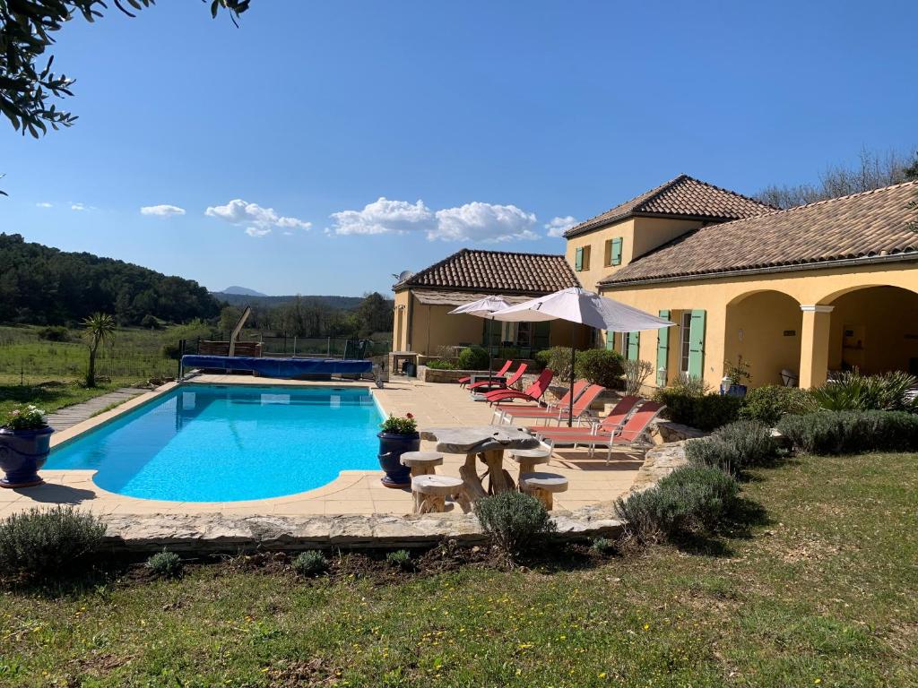 Villa tout confort, superbe vue dégagée, piscine chauffée, raccdt fibre - 1