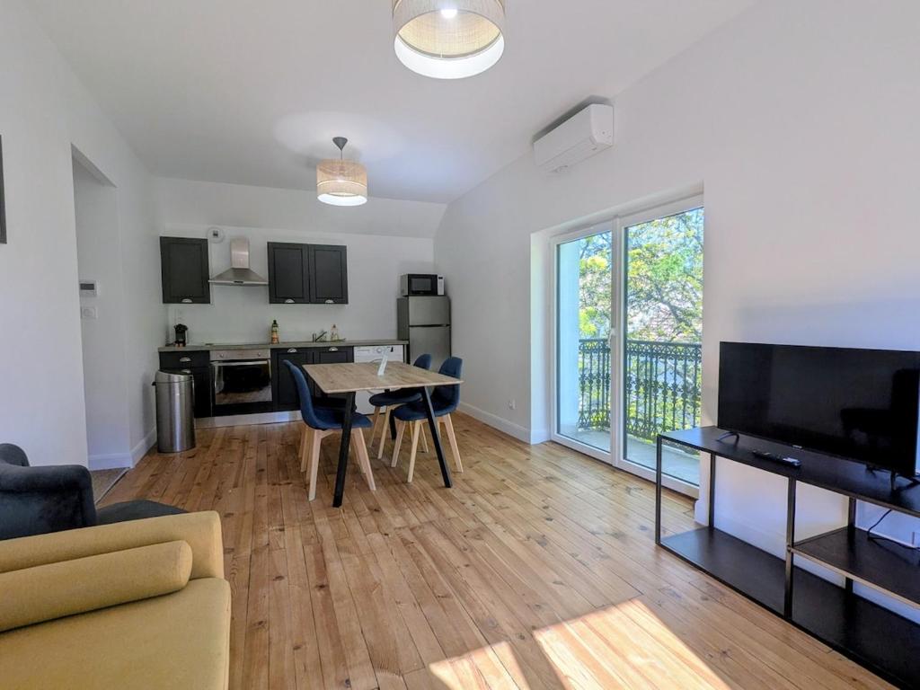 Two-bedroom apartment with air conditioning - 1