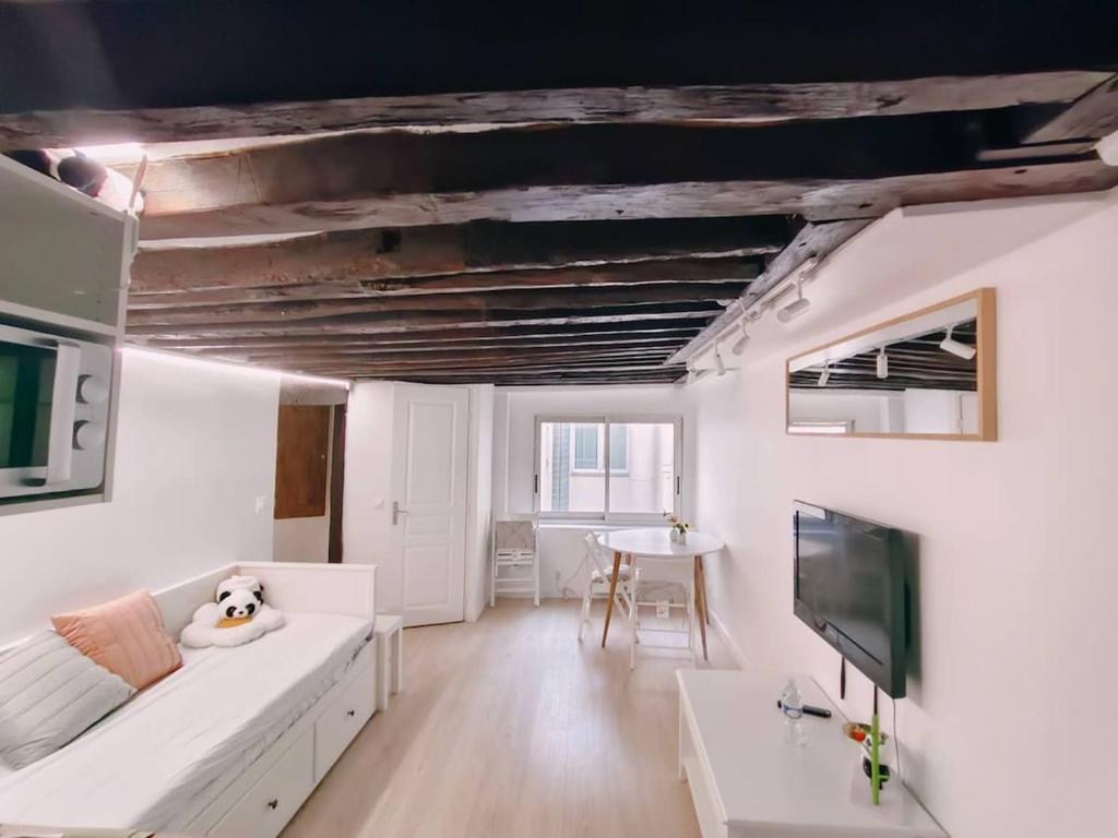 Beautiful 2-Room Apartment in Provence, Galeries Lafayette - 1
