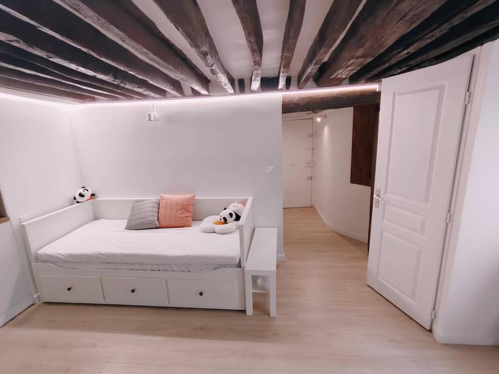 Beautiful 2-Room Apartment in Provence, Galeries Lafayette - 4