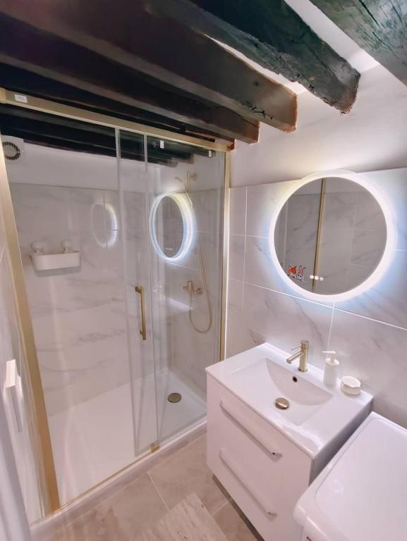 Beautiful 2-Room Apartment in Provence, Galeries Lafayette - 5