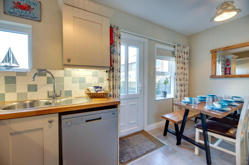 5 Beechcroft Cottage, Seahouses photo 7