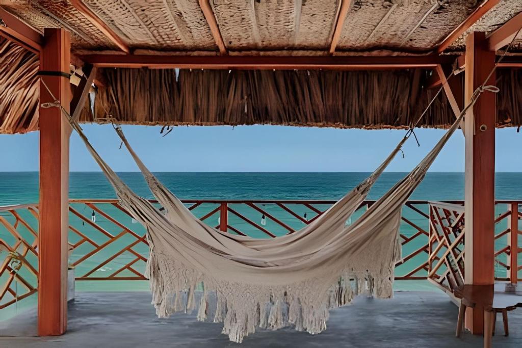 302 Beachfront Hotel Jaguar · Breakfast · Spa · AC - 2
