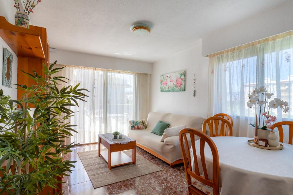 Apartment on Paseo Rosa dels Vents with AC - 1