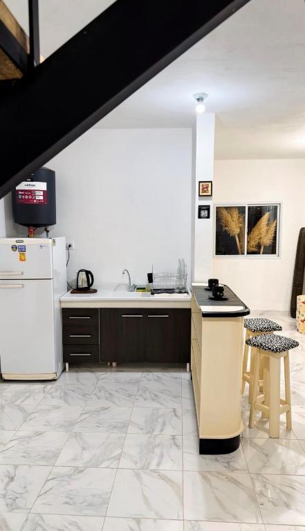 ApartWestern - 4