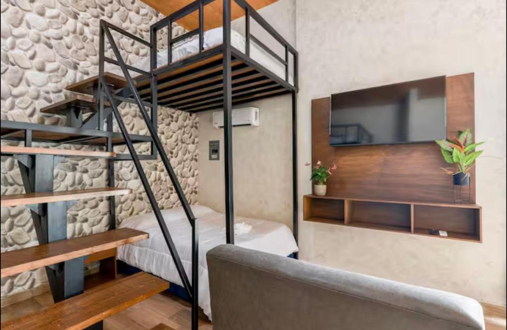 Departamento doble altura con balcón y alberca - 4