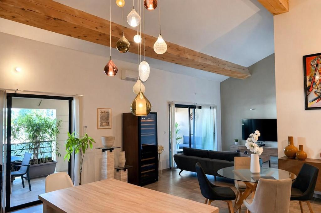 Appartement 110 m2 lumineux - avec grande terrasse - 2 parkings - proche centre - 2