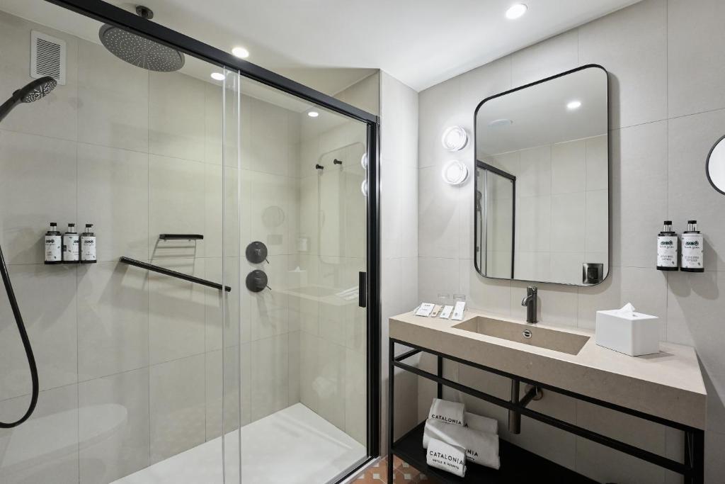 Catalonia Barcelona Beach — Hotel rooms in Barcelona, Catalonia