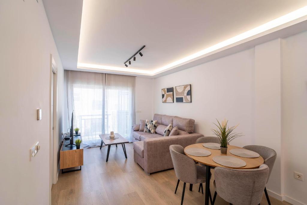 Casa Faro, Apartment with private rooftop terrace, 5 minutes from La Viborilla beach, Benalmádena - 5