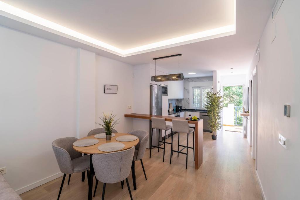 Casa Faro, Apartment with private rooftop terrace, 5 minutes from La Viborilla beach, Benalmádena - 4