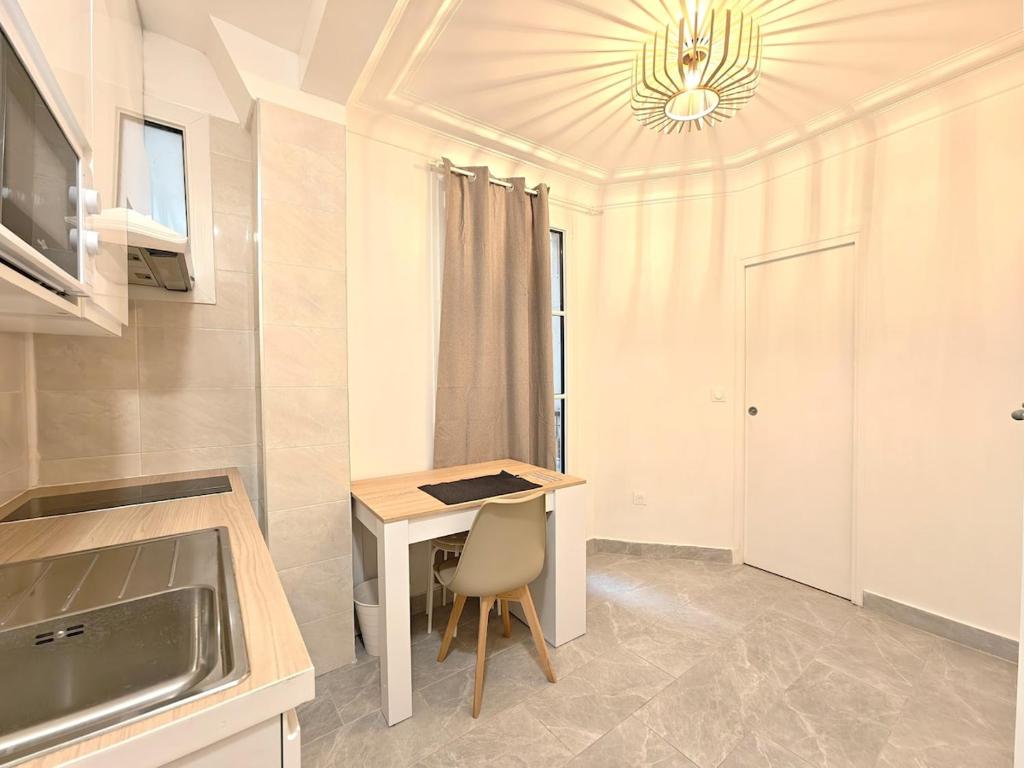 Paris Latin Quarter Stay with Elevator nearMetro - 3