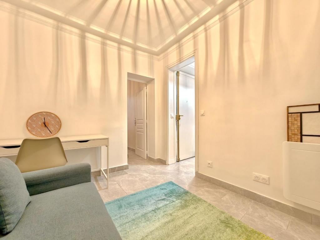 Paris Latin Quarter Stay with Elevator nearMetro - 5