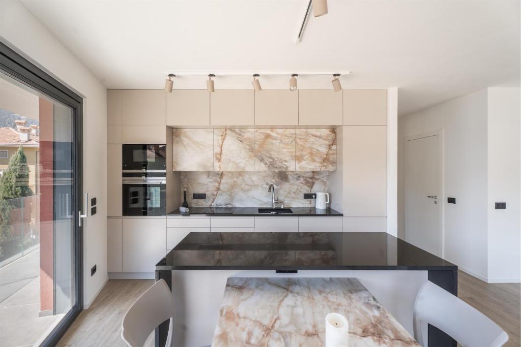 Casa Blue, sunny living - 5