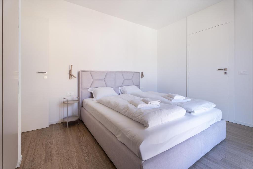 Casa Blue, sunny living - 3
