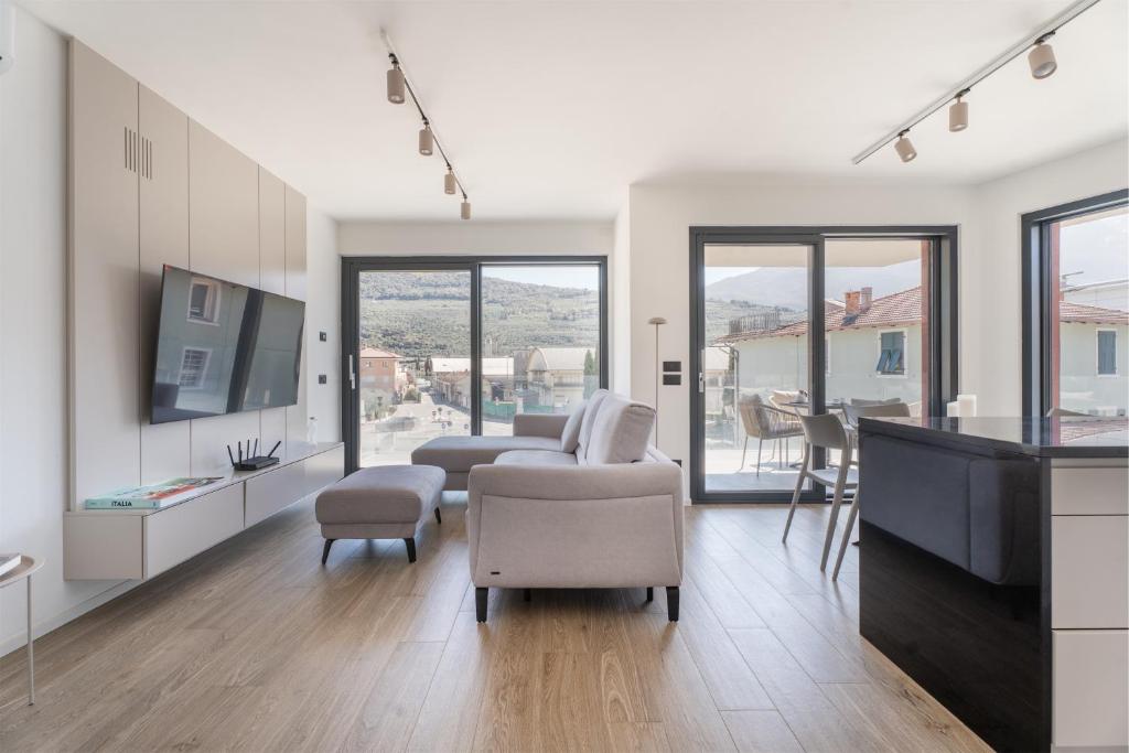 Casa Blue, sunny living - 1