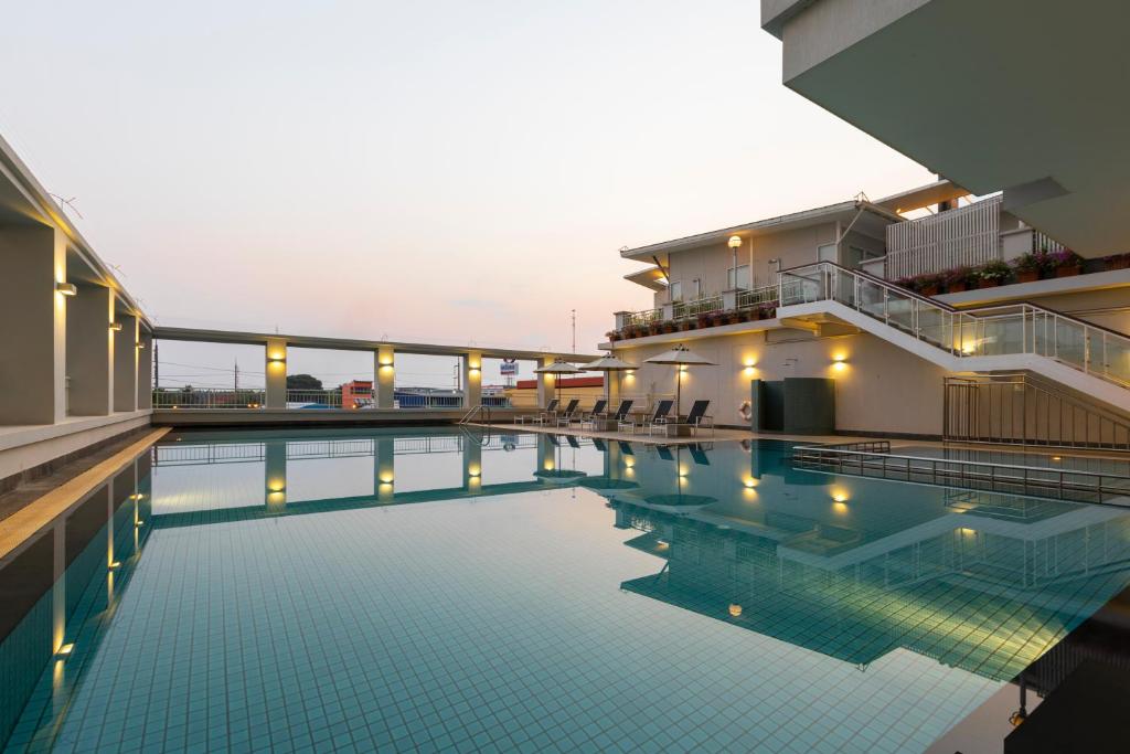 Swimming pool