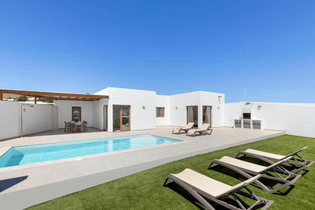 Villa Los Altos Navya 13B by Escape Home - 3