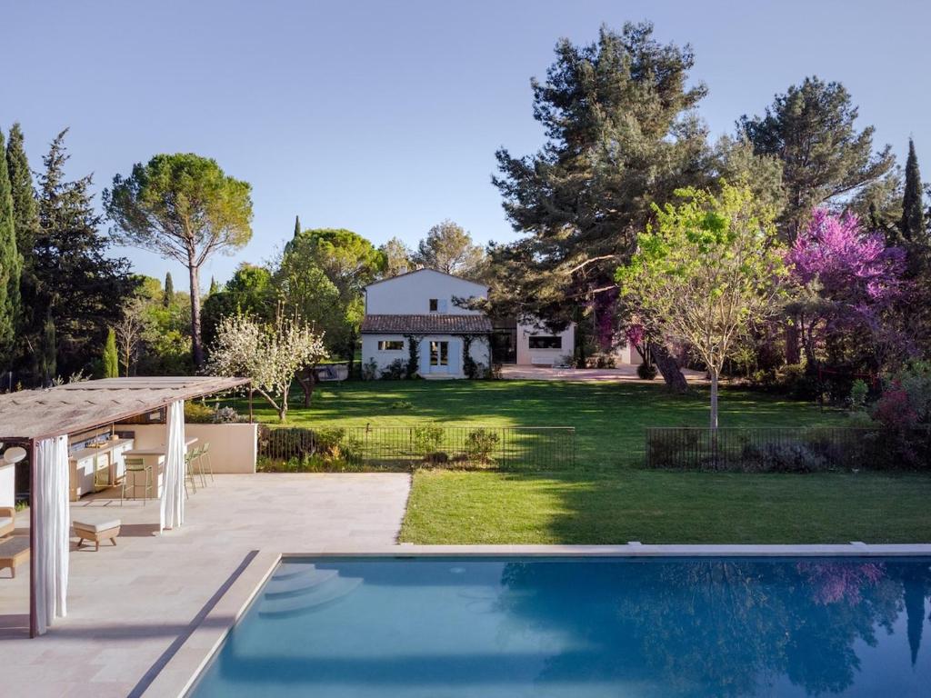 Stunning Villa with Pool near Aix-en-Provence - 1