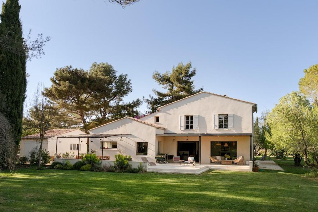 Stunning Villa with Pool near Aix-en-Provence - 2