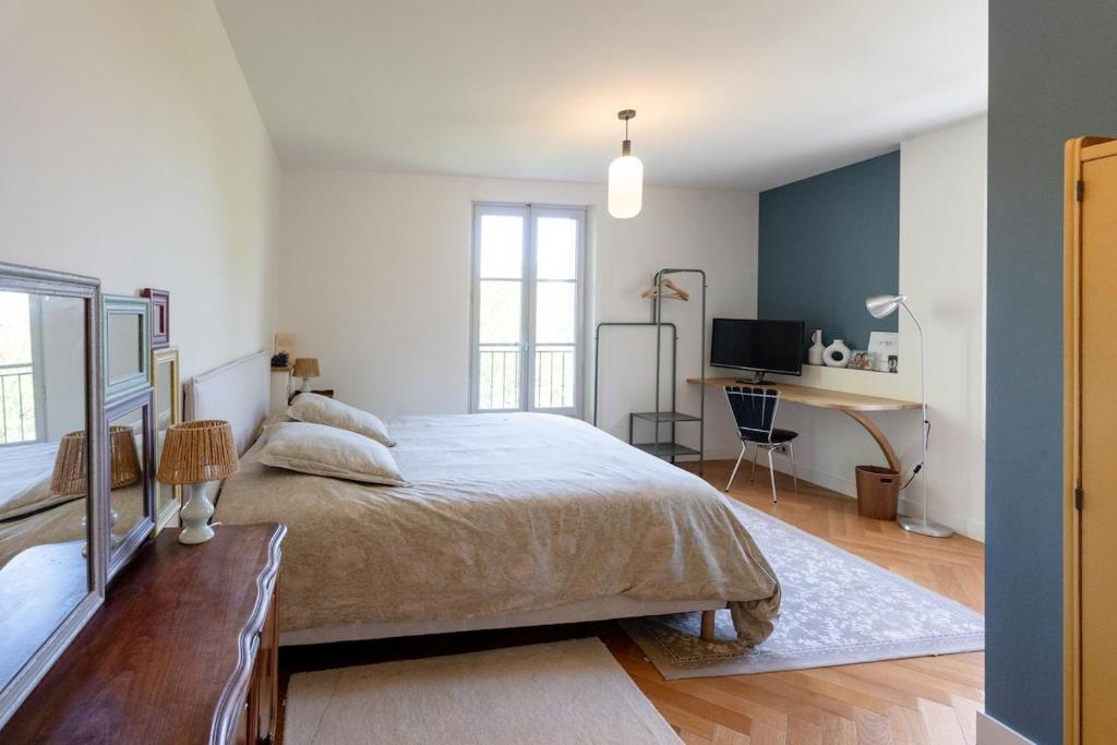 Stunning Villa with Pool near Aix-en-Provence - 4
