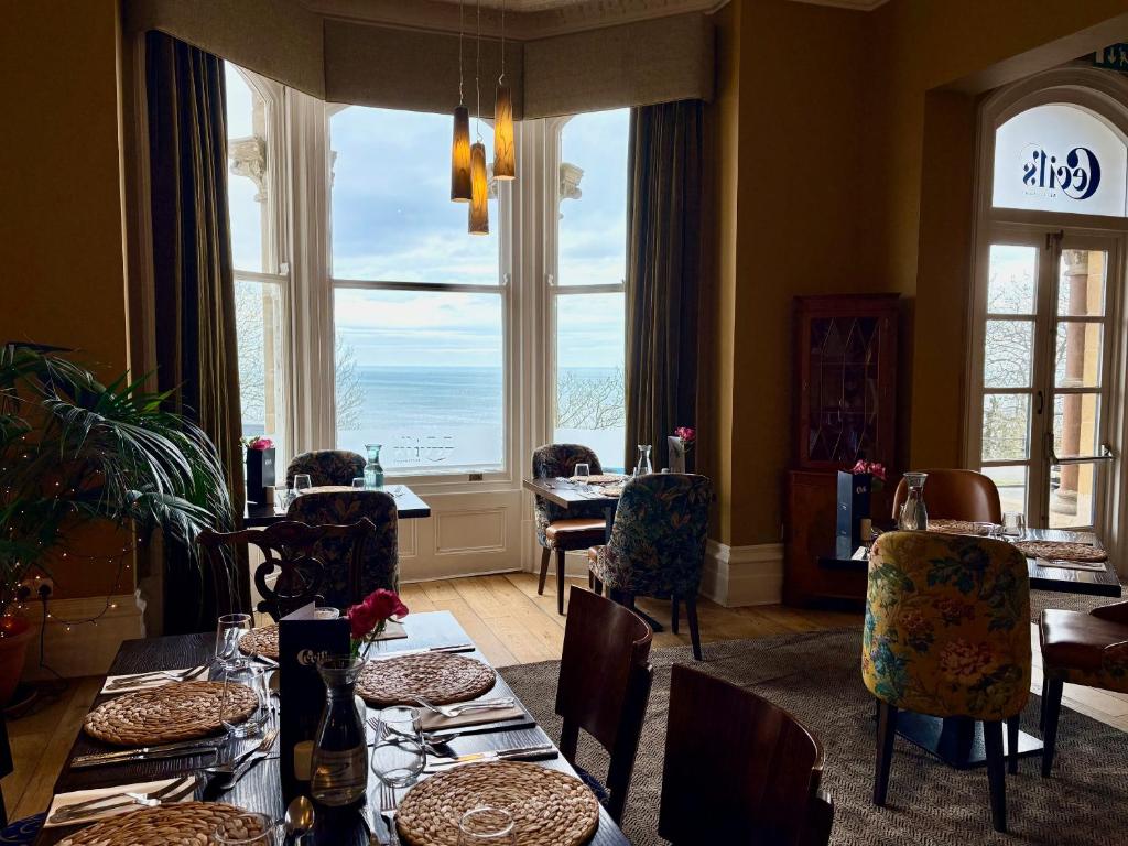 Surrounding environment, Weston Hotel in Scarborough