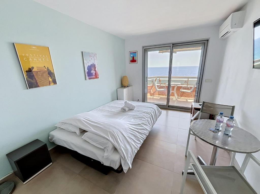 Studio beautiful sea view direct beach access parking AC - 3
