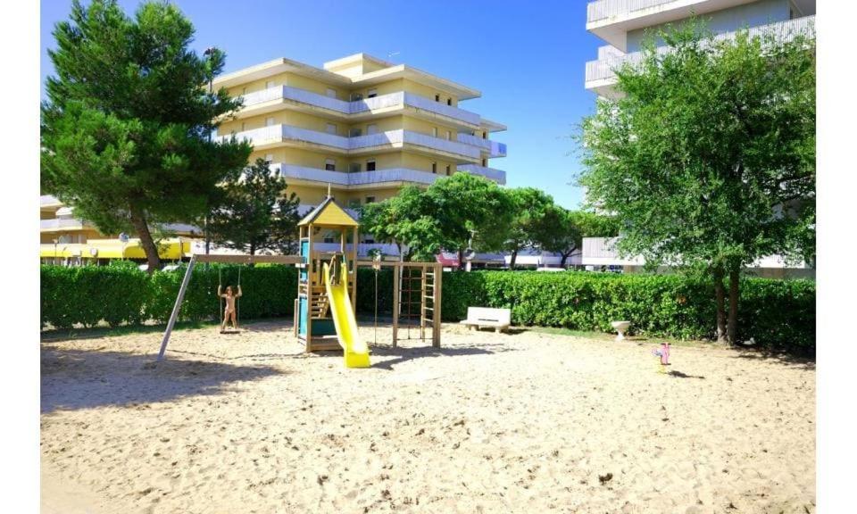 Piscina, Parcheggio, Campi sportivi - Valbella 12 - 4