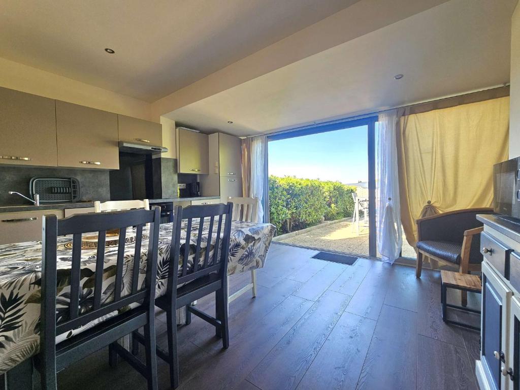 T2 rénové avec jardin et parking à Balaruc-les-Bains - FR-1-553-310 - 4