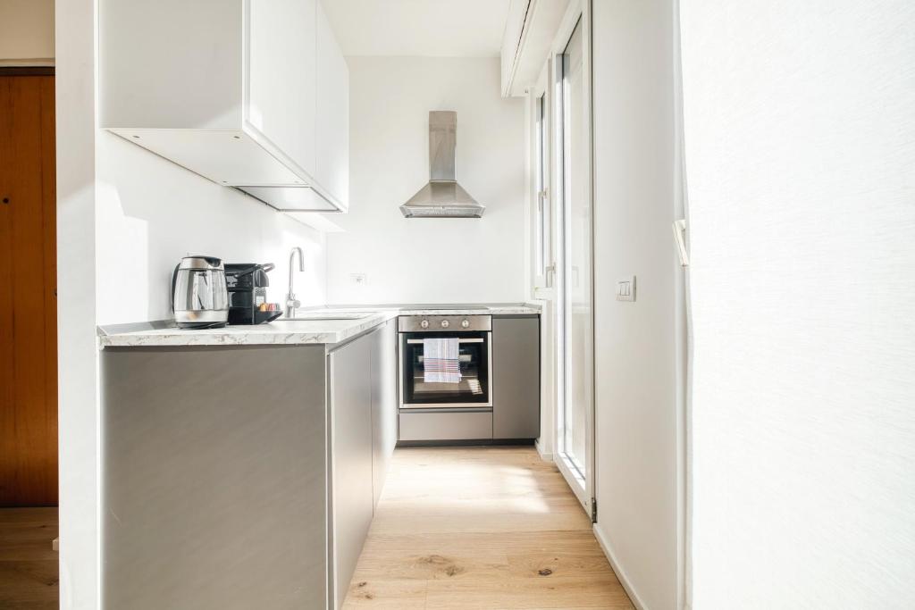 Just Urban Stays - Brand new City Life apartment - 1 min M1 metro - 2