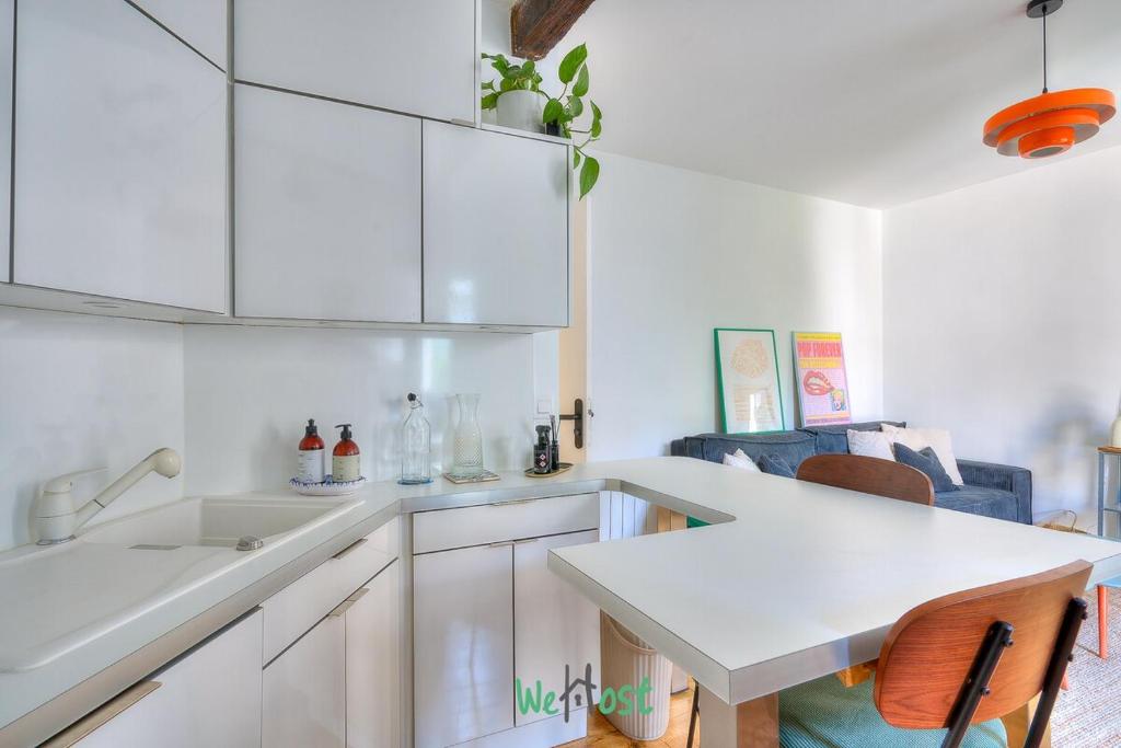 Parisian getaway in a beautiful apartment for 2 - 4
