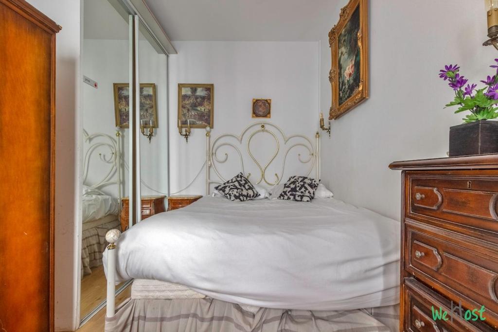 Charming atypical apt in heart of Marais - 3