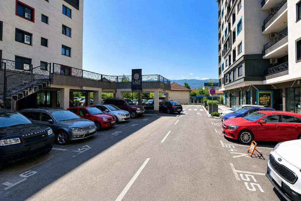 Modern Two Bedroom Apartment Bulevar Sarajevo Private Garage - 4