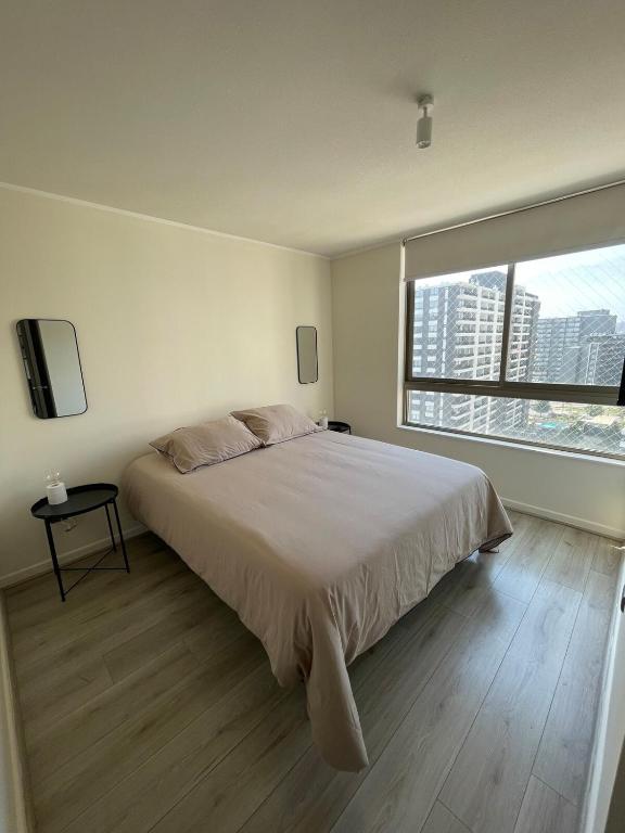 Modern apartment steps from the subway and mall - 5