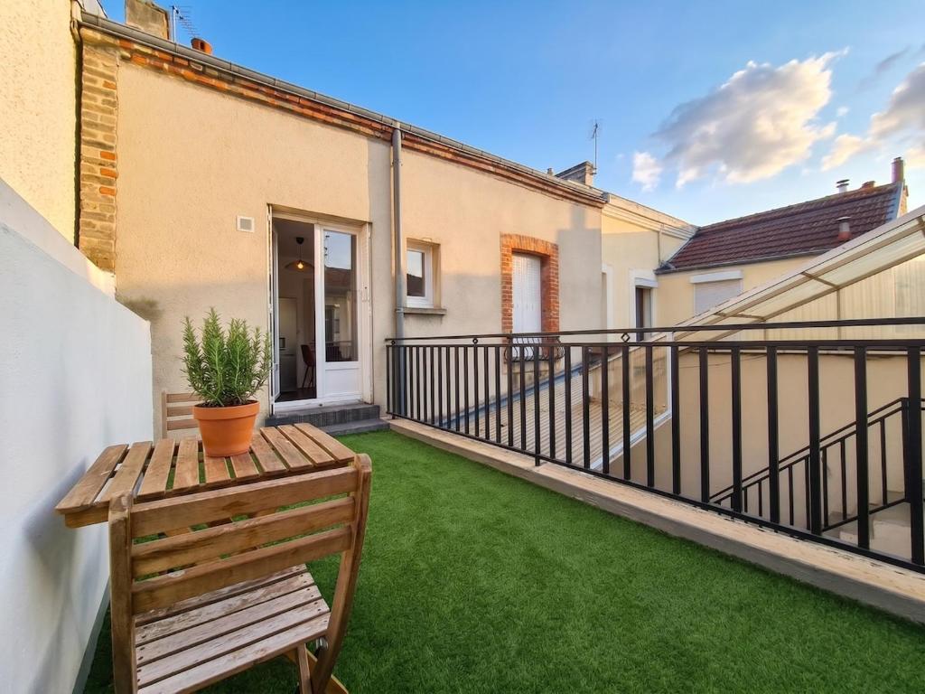 Danton, Terrace, house in city center - 4