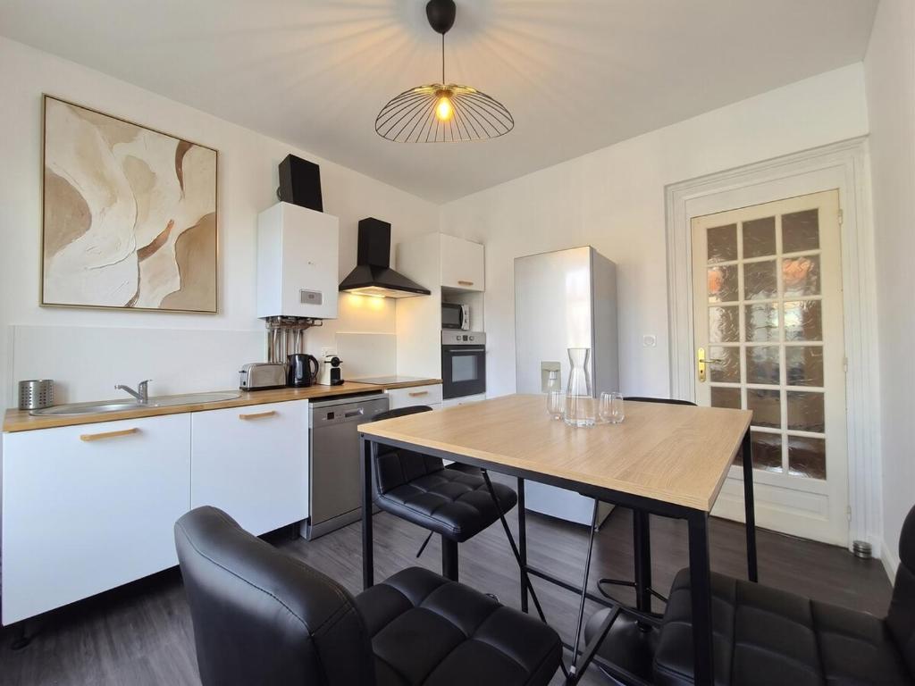 Danton, Terrace, house in city center - 5