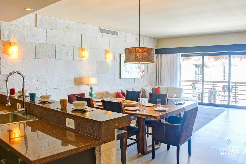 Beachfront Penthouse Oceanview Rooftop and Pool - 2