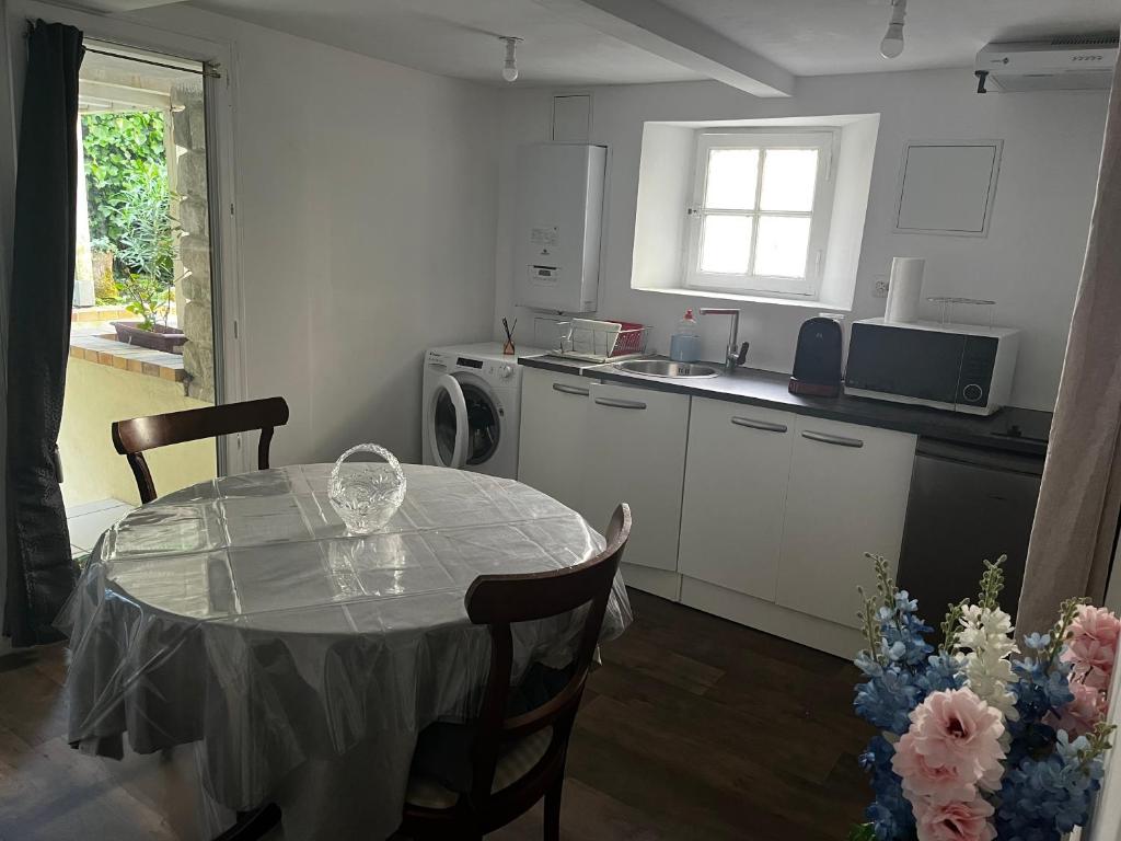 Logement aménagé au sous-sol avec coin jardin au centre d Arcachon - 3