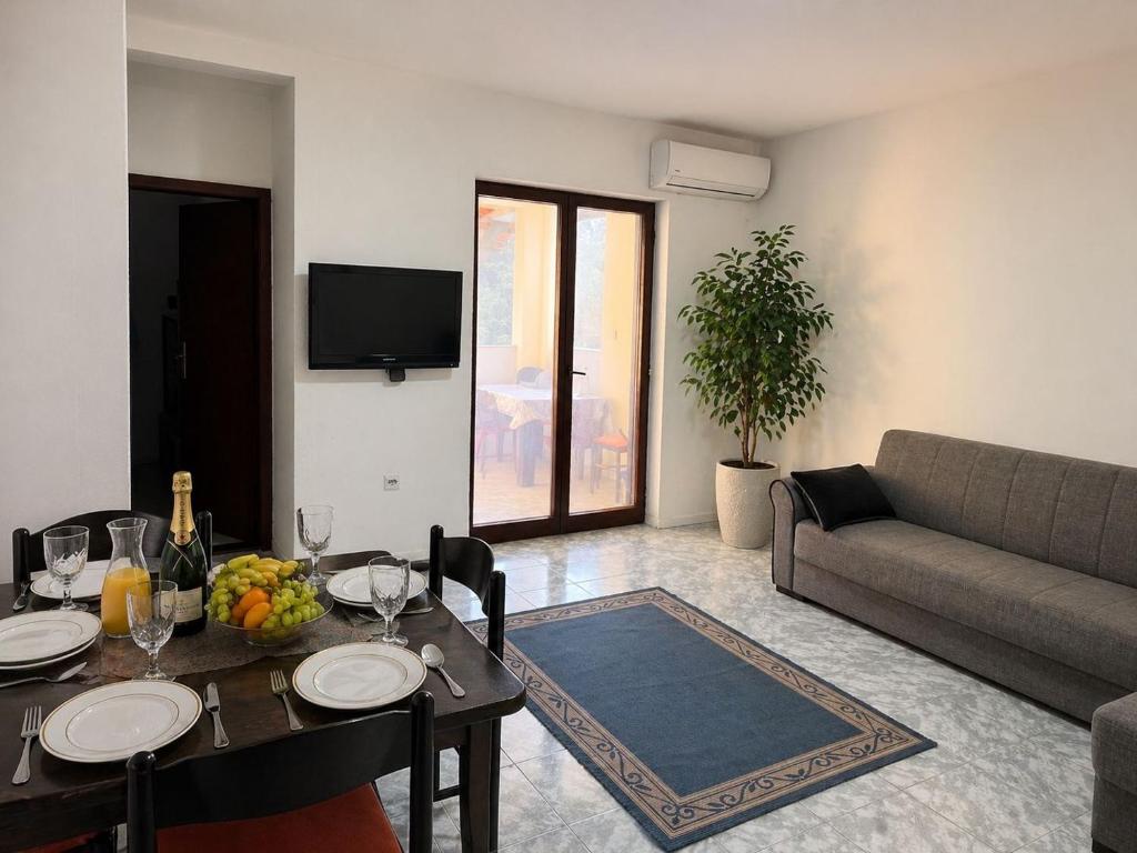 Simple Comfort Apartment - 2