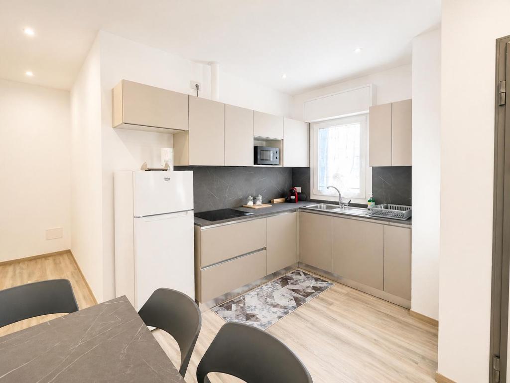 Suite Apartment Astro I Parking&AC - 4